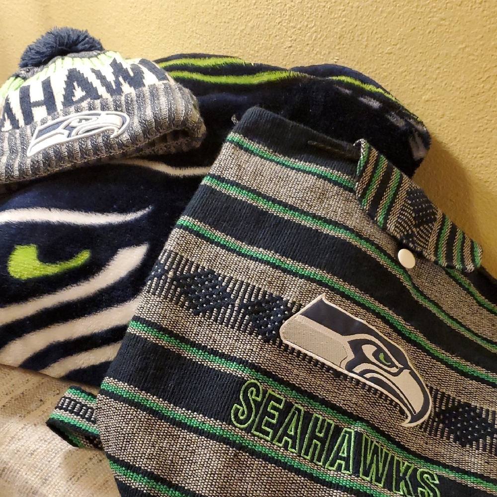 Seahawks Soft Warm Throw, Backpack and Beanie Set